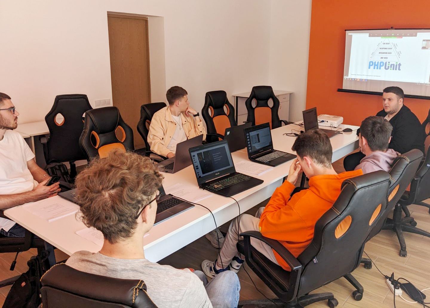   Захист матеріалів виробничої практики Максимом Базиволяком.jpg